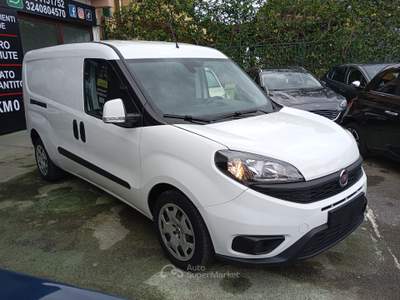 Fiat Doblò Doblo C. Maxi 1.6 Mjet 105CV Lounge 3 Posti Bianco usata Giugliano in Campania