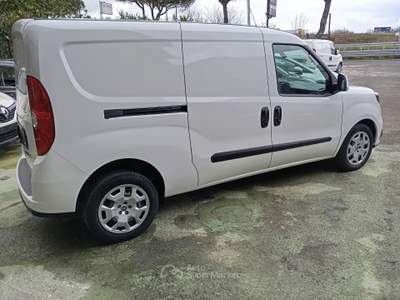 Fiat Doblò Doblo C. Maxi 1.6 Mjet 105CV Lounge 3 Posti Bianco usata Giugliano in Campania