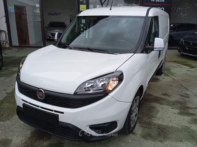Fiat Doblò Doblo C. Maxi 1.6 Mjet 105CV Lounge 3 Posti Bianco usata Giugliano in Campania