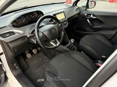 Peugeot 208 1.5 HDi 102 CV Stop&Start 5 porte Allure/OK NEOPATENTATI Bianco usata Gravina in Puglia