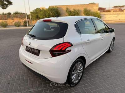 Peugeot 208 1.5 HDi 102 CV Stop&Start 5 porte Allure/OK NEOPATENTATI Bianco usata Gravina in Puglia