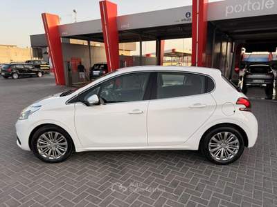Peugeot 208 1.5 HDi 102 CV Stop&Start 5 porte Allure/OK NEOPATENTATI Bianco usata Gravina in Puglia