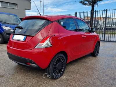 Lancia Ypsilon 1.2 69 CV 5 porte GPL Ecochic Elefantino Blu Rosso usata Frattaminore