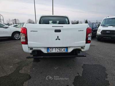 Mitsubishi L200 L200 d.cab 2.3d Invite Connect 4wd 150cv - GF126CA Bianco usata Basiliano