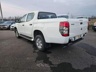 Mitsubishi L200 L200 d.cab 2.3d Invite Connect 4wd 150cv - GF126CA Bianco usata Basiliano