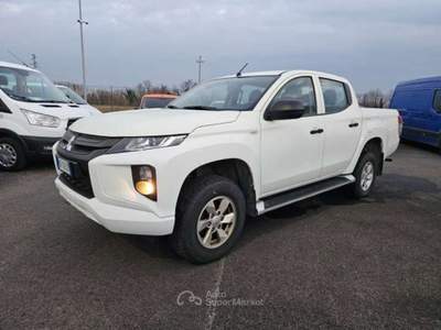Mitsubishi L200 L200 d.cab 2.3d Invite Connect 4wd 150cv - GF126CA Bianco usata Basiliano