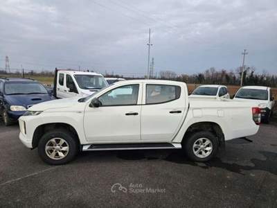 Mitsubishi L200 L200 d.cab 2.3d Invite Connect 4wd 150cv - GF126CA Bianco usata Basiliano