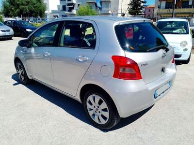 Toyota Yaris 1.0 5 porte Sol Argento usata Arezzo