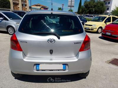 Toyota Yaris 1.0 5 porte Sol Argento usata Arezzo