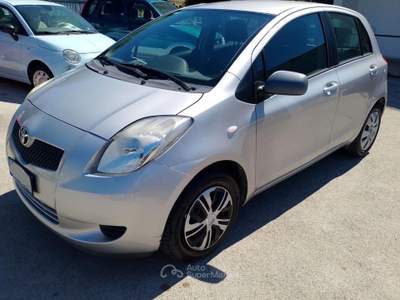 Toyota Yaris 1.0 5 porte Sol Argento usata Arezzo