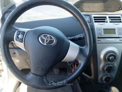 Toyota Yaris 1.0 5 porte Sol Argento usata Arezzo