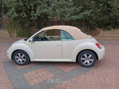 Volkswagen New Beetle cabrio  Beige usata San Cataldo