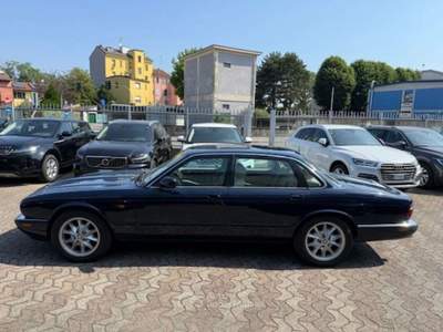 Jaguar XJ 4.0 cat Executive Blu/Azzurro usata Sesto San Giovanni