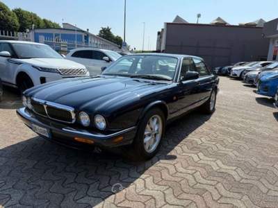 Jaguar XJ 4.0 cat Executive Blu/Azzurro usata Sesto San Giovanni