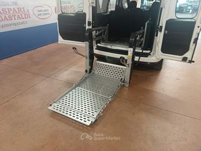 Fiat Doblò MAXI 1.4 Bz 95CV EU6 SX Trasporto Disabili Bianco usata Villaga