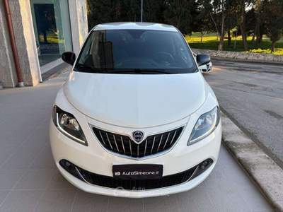 Lancia Ypsilon 1.0 FireFly 5 porte S&S Hybrid Gold 5 posti. Bianco usata Carovigno