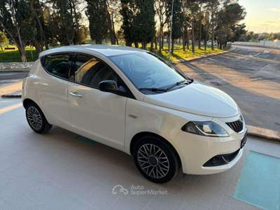 Lancia Ypsilon 1.0 FireFly 5 porte S&S Hybrid Gold 5 posti. Bianco usata Carovigno