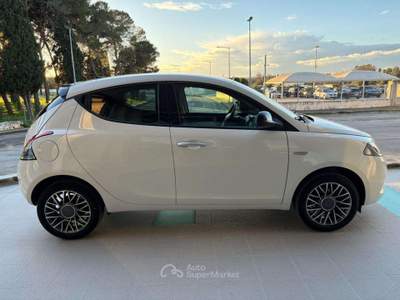 Lancia Ypsilon 1.0 FireFly 5 porte S&S Hybrid Gold 5 posti. Bianco usata Carovigno