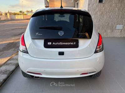Lancia Ypsilon 1.0 FireFly 5 porte S&S Hybrid Gold 5 posti Bianco usata Carovigno