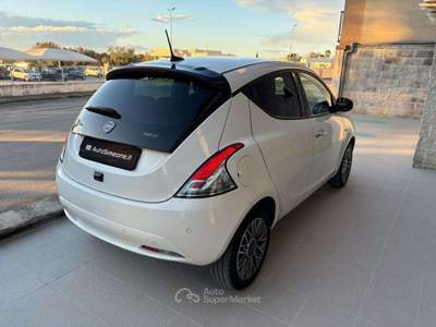Lancia Ypsilon 1.0 FireFly 5 porte S&S Hybrid Gold 5 posti Bianco usata Carovigno