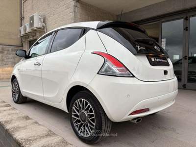 Lancia Ypsilon 1.0 FireFly 5 porte S&S Hybrid Gold 5 posti Bianco usata Carovigno