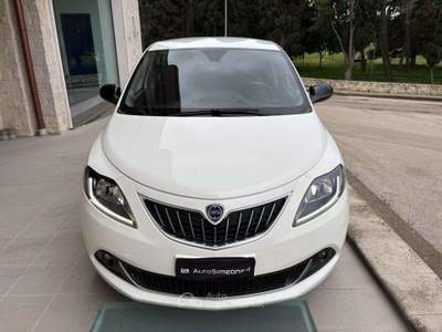 Lancia Ypsilon 1.0 FireFly 5 porte S&S Hybrid Gold 5 posti Bianco usata Carovigno