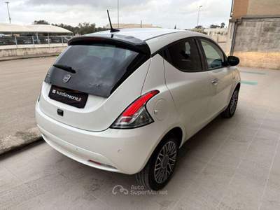 Lancia Ypsilon 1.0 FireFly 5 porte S&S Hybrid Gold 5 posti Bianco usata Carovigno