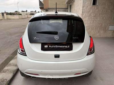 Lancia Ypsilon 1.0 FireFly 5 porte S&S Hybrid Gold 5 posti. Bianco usata Carovigno