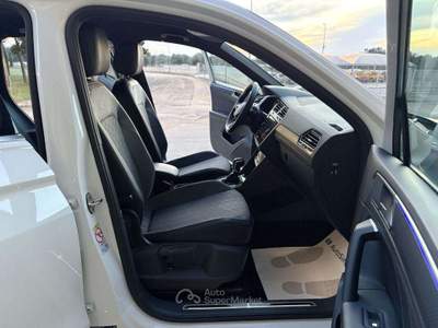 Volkswagen Tiguan 2.0 TDI 150 CV SCR DSG R-Line LUCI AMBIENTE Bianco usata Carovigno