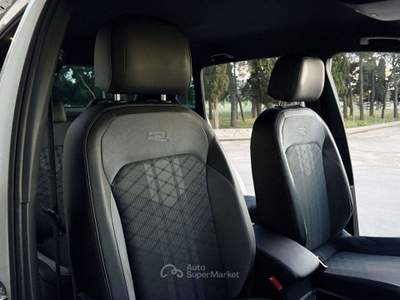 Volkswagen Tiguan 2.0 TDI 150 CV SCR DSG R-Line LUCI AMBIENTE Bianco usata Carovigno