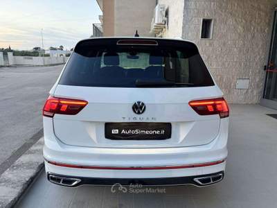 Volkswagen Tiguan 2.0 TDI 150 CV SCR DSG R-Line LUCI AMBIENTE Bianco usata Carovigno