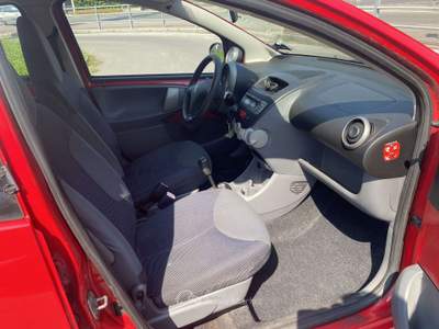 Peugeot 107 5p 1.0 12v Sweet Years NEOPATENTATI Rosso usata Treviglio