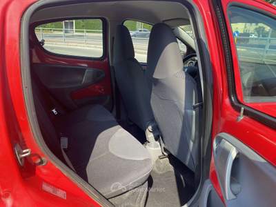 Peugeot 107 5p 1.0 12v Sweet Years NEOPATENTATI Rosso usata Treviglio