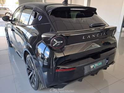 Lancia Ypsilon Hybrid 1.2 Benz Edizione Cassina 2025 Nero usata Parete