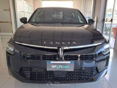 Lancia Ypsilon Hybrid 1.2 Benz Edizione Cassina 2025 Nero usata Parete
