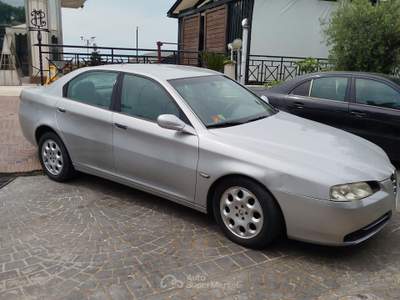 Alfa Romeo 166 JTD cat Distinctive Argento usata Roma