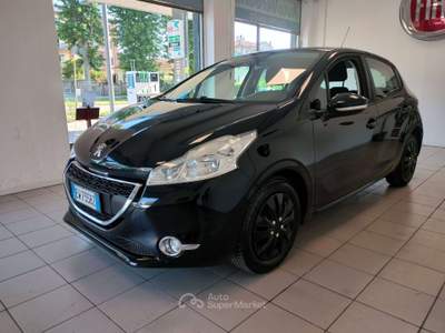 Peugeot 208 5p 1.2 BENZINA Nero usata Abbiategrasso