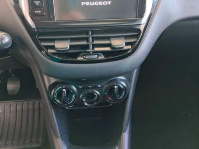 Peugeot 208 5p 1.2 BENZINA Nero usata Abbiategrasso
