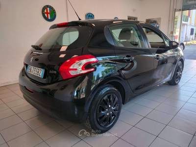 Peugeot 208 5p 1.2 BENZINA Nero usata Abbiategrasso