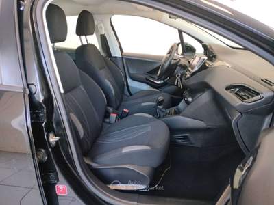 Peugeot 208 5p 1.2 BENZINA Nero usata Abbiategrasso