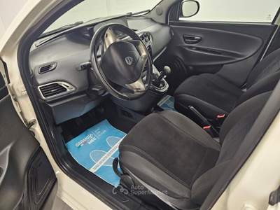 Lancia Ypsilon 5 porte Platinum – NeoPatentati Bianco usata TORINO