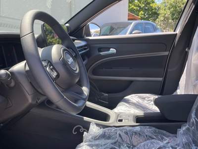 Jeep Avenger Jeep Avenger e-Hybrid Longitude 1.2 110cv DCT MHEV Bianco usata Mondragone