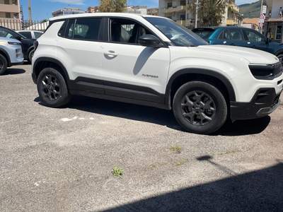Jeep Avenger Jeep Avenger e-Hybrid Longitude 1.2 110cv DCT MHEV Bianco usata Mondragone