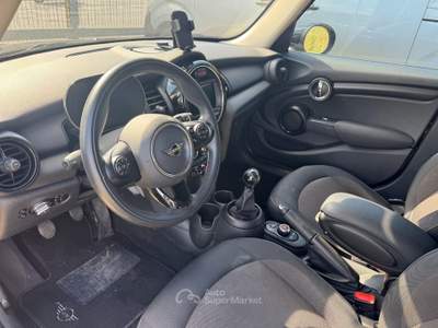 MINI Clubman One 1.5cc 75cv 5 Porte Baker Street Nero usata Pozzuoli