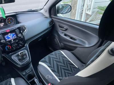 Lancia Ypsilon 5 porte Gold Blu/Azzurro usata Pollena Trocchia