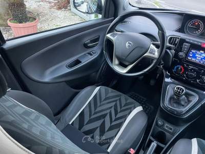 Lancia Ypsilon 5 porte Gold Blu/Azzurro usata Pollena Trocchia