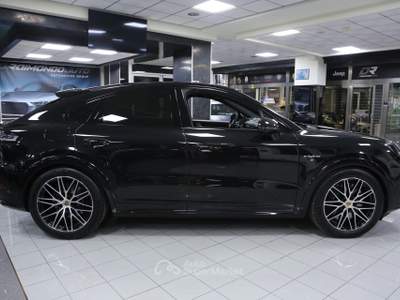 Porsche Cayenne Coupé 4.0 V8 Turbo 740 cv E-Hybrid plug-in auto Nero usata Modica