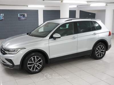 Volkswagen Tiguan 122 cv SCR Life Grigio usata Ispica
