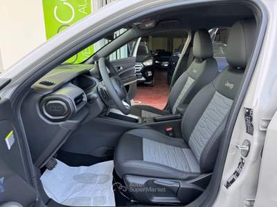 Jeep Avenger 1.2t mhev Upland 4Xe 145cv edct6 km0 Grigio usata Riccione