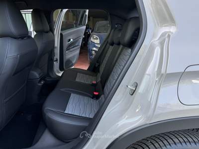 Jeep Avenger 1.2t mhev Upland 4Xe 145cv edct6 km0 Grigio usata Riccione